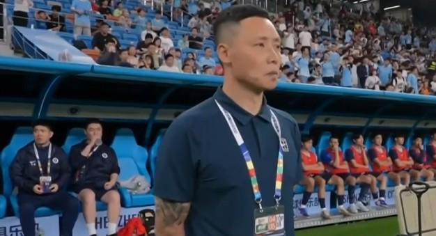 MK体育app下载-媒体人：陈涛从冬训到现在瘦了20多斤，刘建业瘦了也有白发了